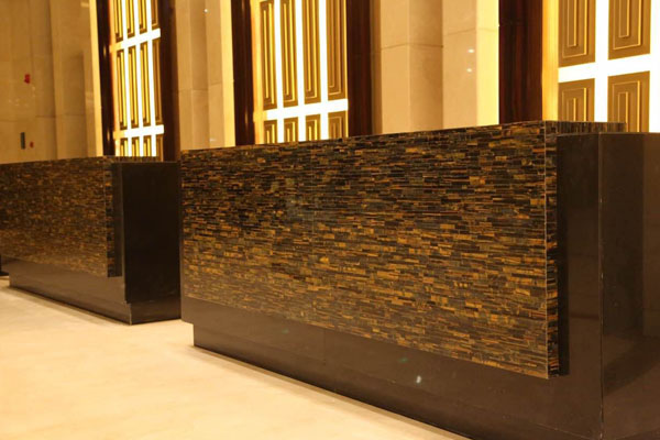 Luxury stone for table coverings