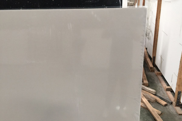 white and grey quartz slab 