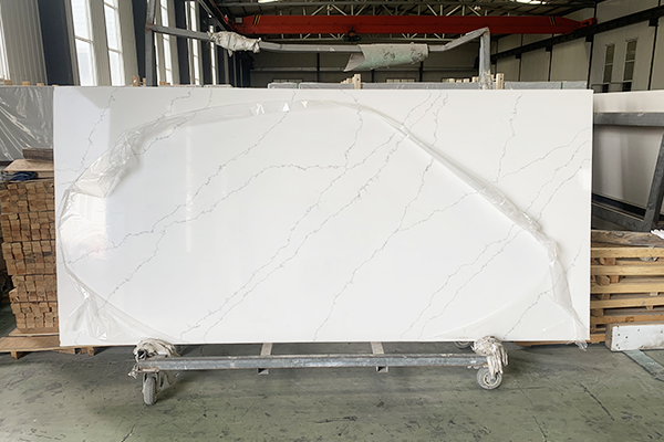 white quartz slab with less vein