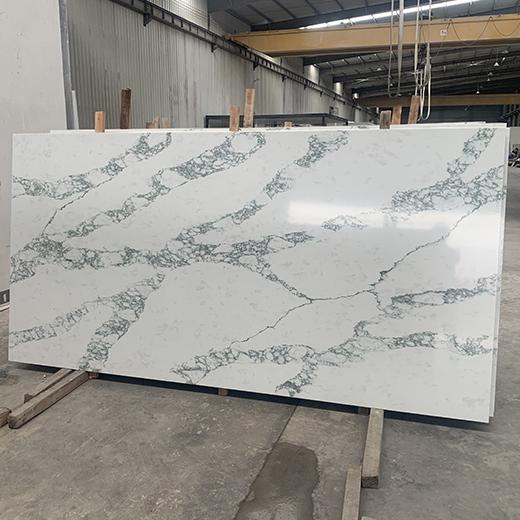Fábrica de losas de cuarzo blanco con veta verde
