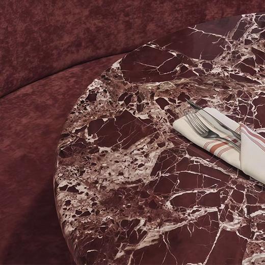 Baldosas de mármol rojo