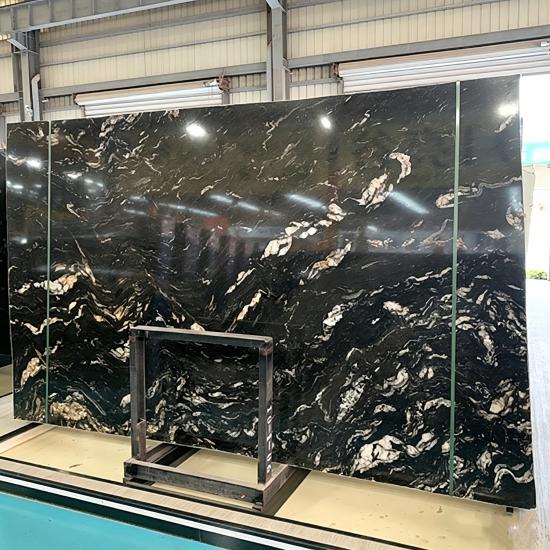 Granito negro para encimeras y salpicaderos de cocina.