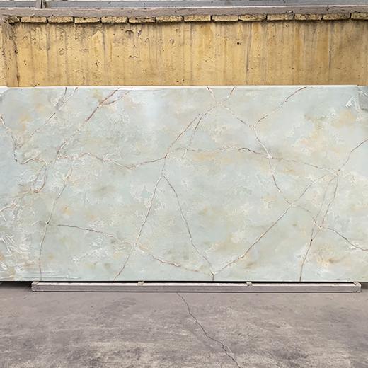 Paneles de encimera de bar que transmiten la luz