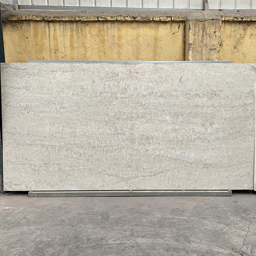 Piedra de cuarzo de cuerpo entero con apariencia de madera