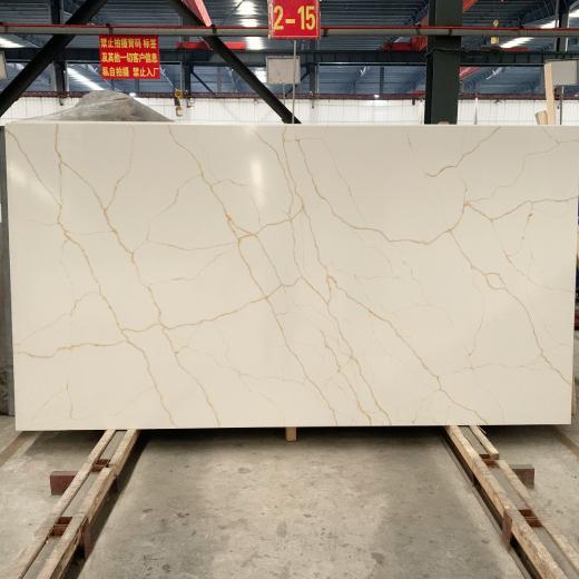 Losa de cuarzo blanco Calacatta con vetas doradas