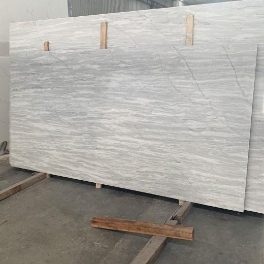 Losa de cuarzo gris premium recomendada por diseñadores